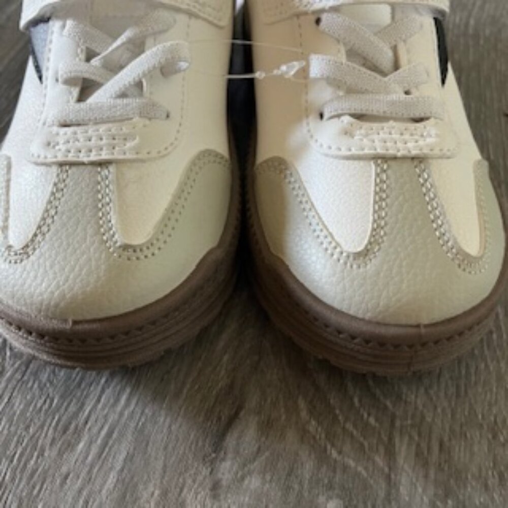 🧡3/15 NWT Carter's White Black Sneakers Kids Boys Unisex 12M - Picture 4 of 8
